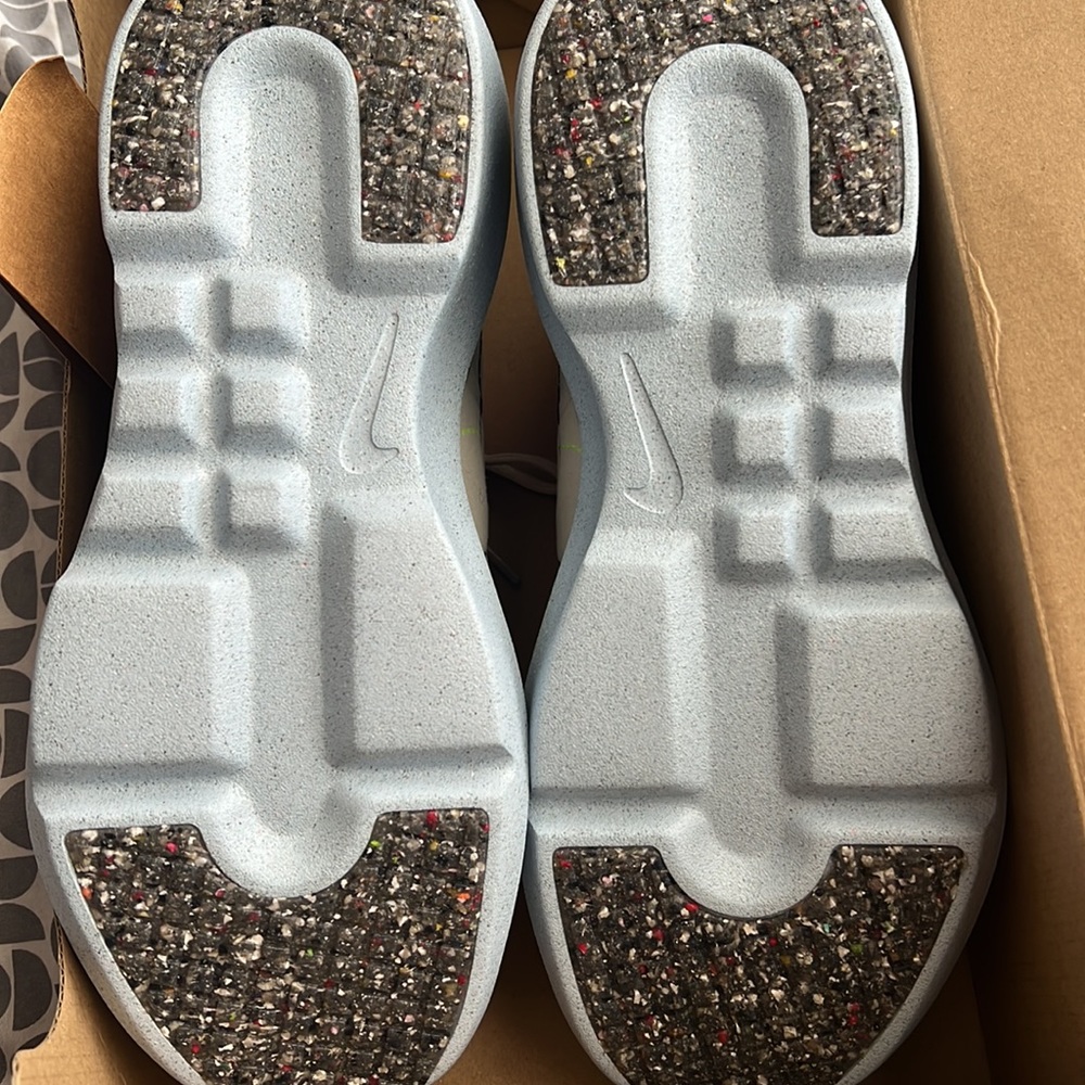 There new never used - Picture 2 of 2